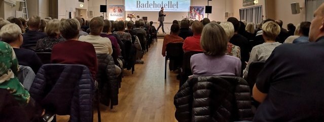 Hr. Weyse fornøjede publikum i Manegen